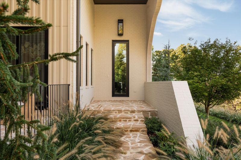 1049 Overton Lea Rd, Nashville, TN 37220