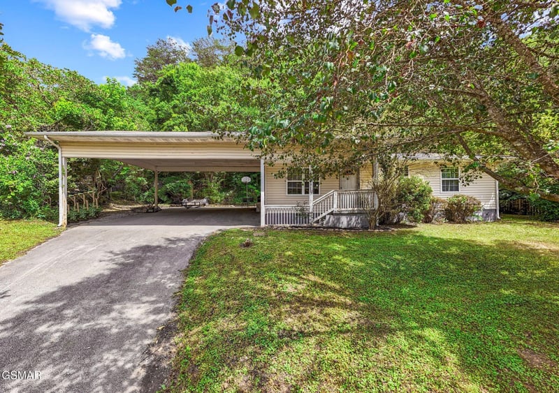 1015 Oakville Ln, Sevierville, TN 37862