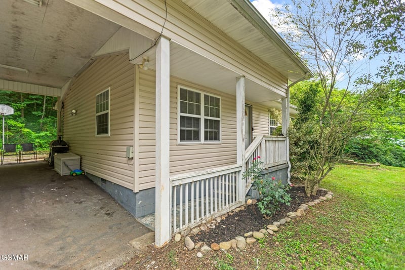 1015 Oakville Ln, Sevierville, TN 37862