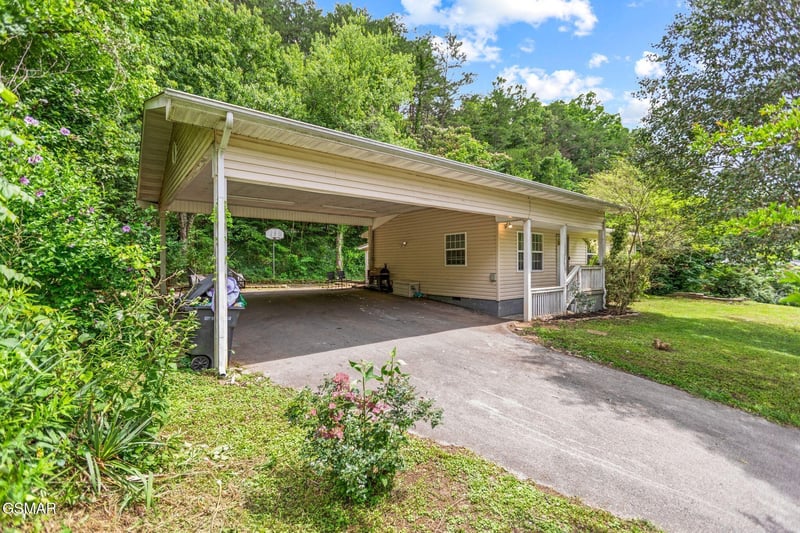 1015 Oakville Ln, Sevierville, TN 37862