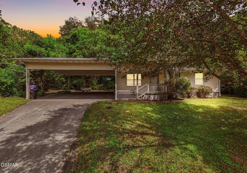 1015 Oakville Ln, Sevierville, TN 37862