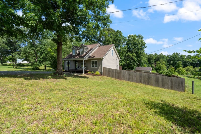 1099 Old County House Rd, Charlotte, TN 37036