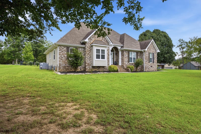 301 Dogwood Ln, Fort Oglethorpe, GA 30742