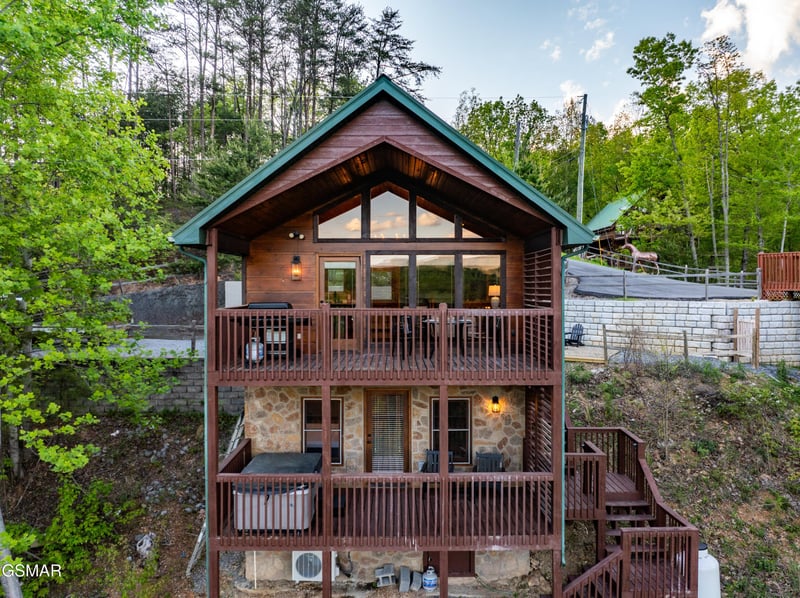 2633 Raccoon Hollow Way, Sevierville, TN 37862