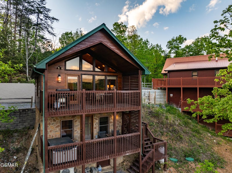 2633 Raccoon Hollow Way, Sevierville, TN 37862