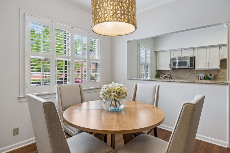 220 Westchase Dr, Nashville, TN 37205