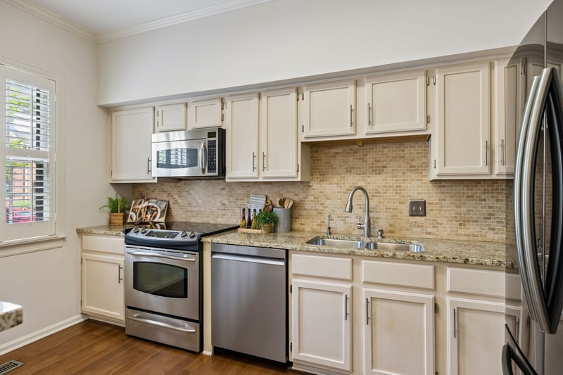 220 Westchase Dr, Nashville, TN 37205