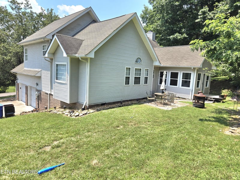 108 Tempura Dr, Oak Ridge, TN 37830