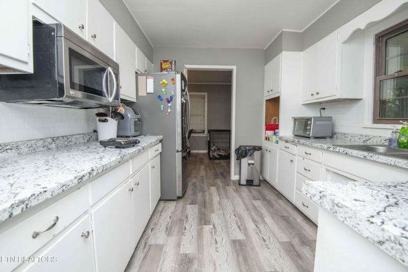 325 W Hills Dr, Lenoir City, TN 37771