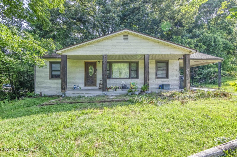 325 W Hills Dr, Lenoir City, TN 37771