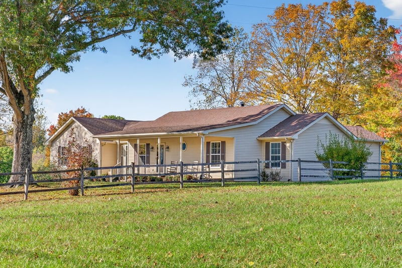 226 W Biggs Rd, Cottontown, TN 37048
