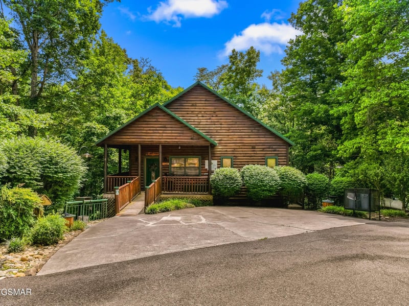 1820 Skyhawk, Sevierville, TN 37876