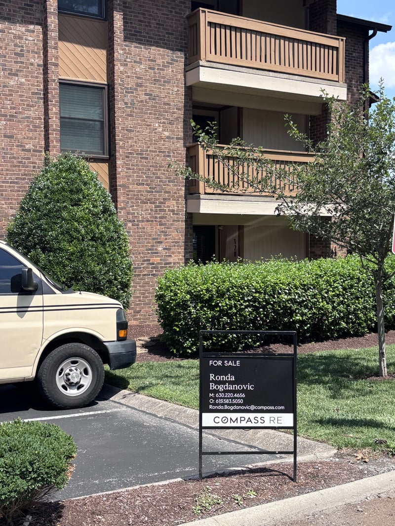136 Hillsboro Pl, Nashville, TN 37215
