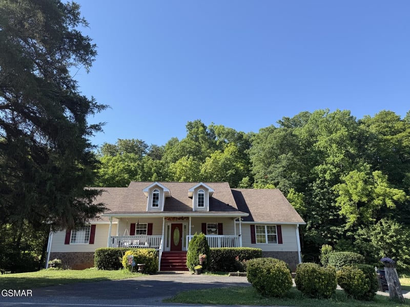 747 Gists Creek Rd, Sevierville, TN 37876