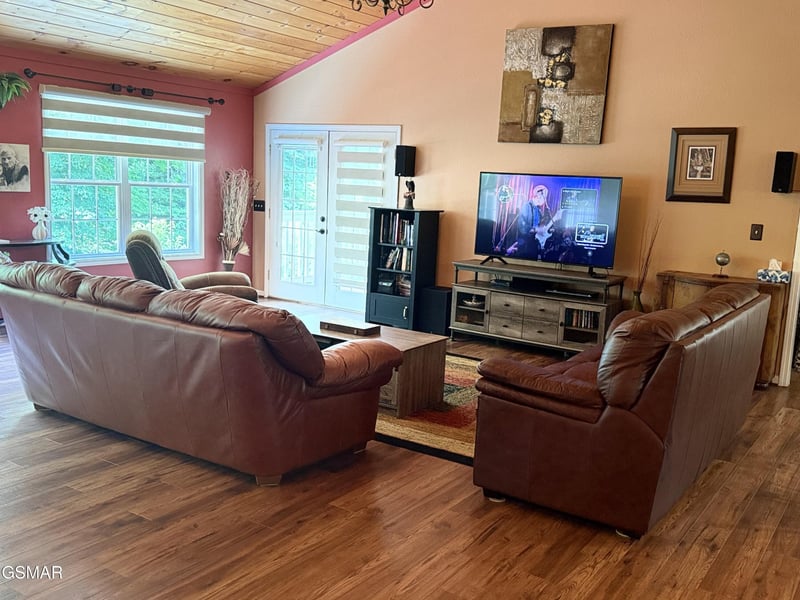 747 Gists Creek Rd, Sevierville, TN 37876