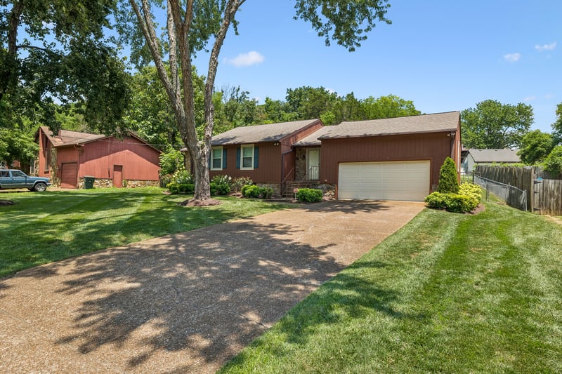 653 Mercer Dr, Hermitage, TN 37076
