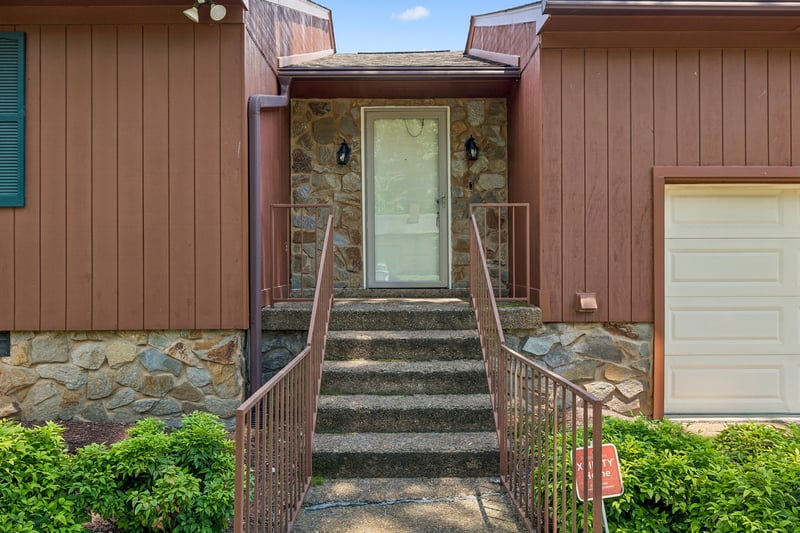 653 Mercer Dr, Hermitage, TN 37076