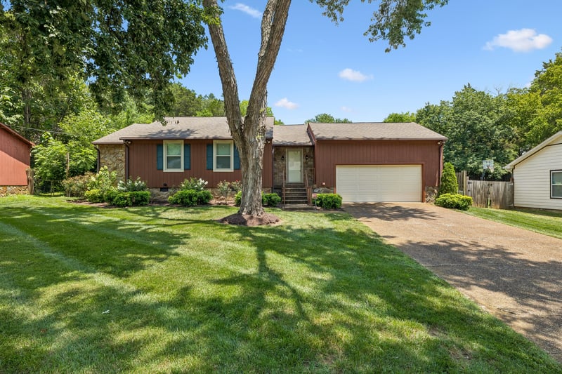 653 Mercer Dr, Hermitage, TN 37076