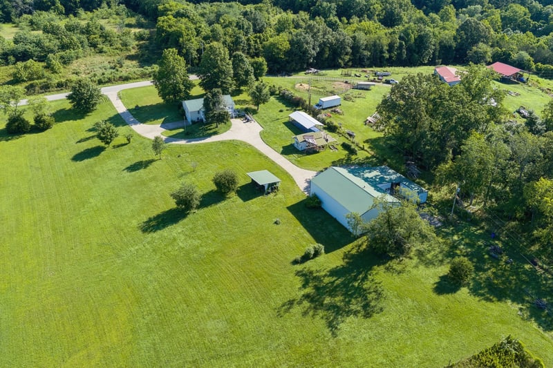 2165 Petty Rd, Charlotte, TN 37036