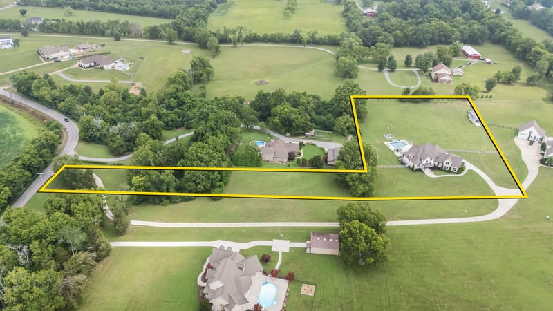 825A Douglas Bend Rd, Gallatin, TN 37066