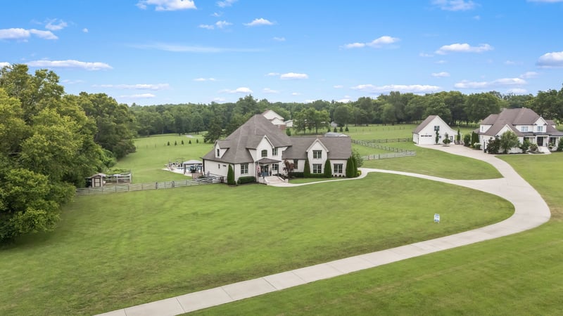 825A Douglas Bend Rd, Gallatin, TN 37066