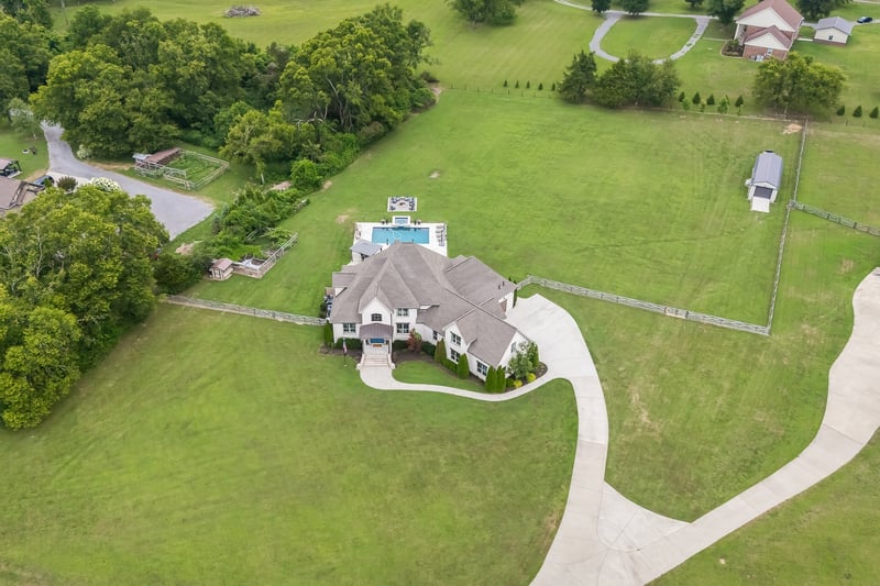 825A Douglas Bend Rd, Gallatin, TN 37066
