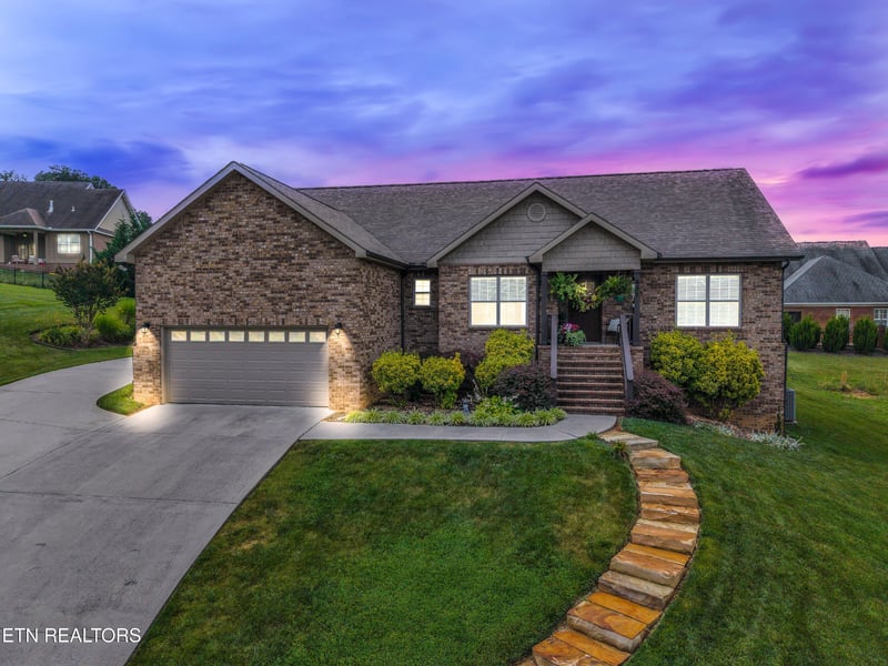 645 Berrywood Dr, Maryville, TN 37801