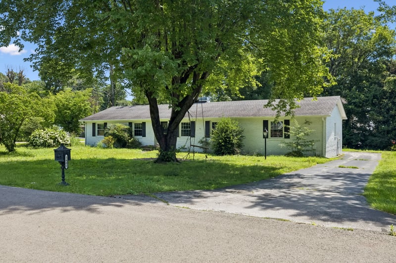 1401 Manor Rd, Columbia, TN 38401