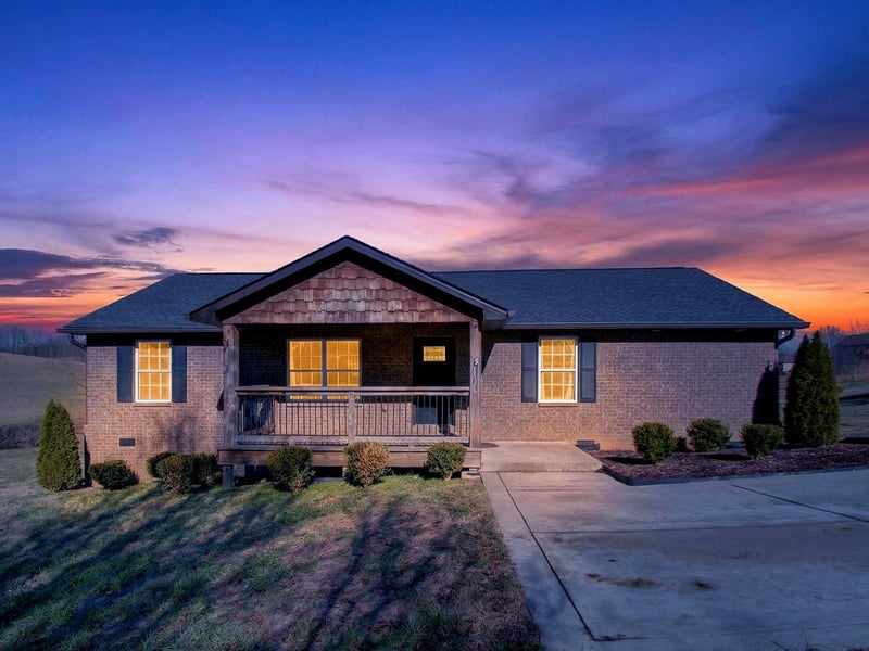 621 Womack Rd, Bethpage, TN 37022