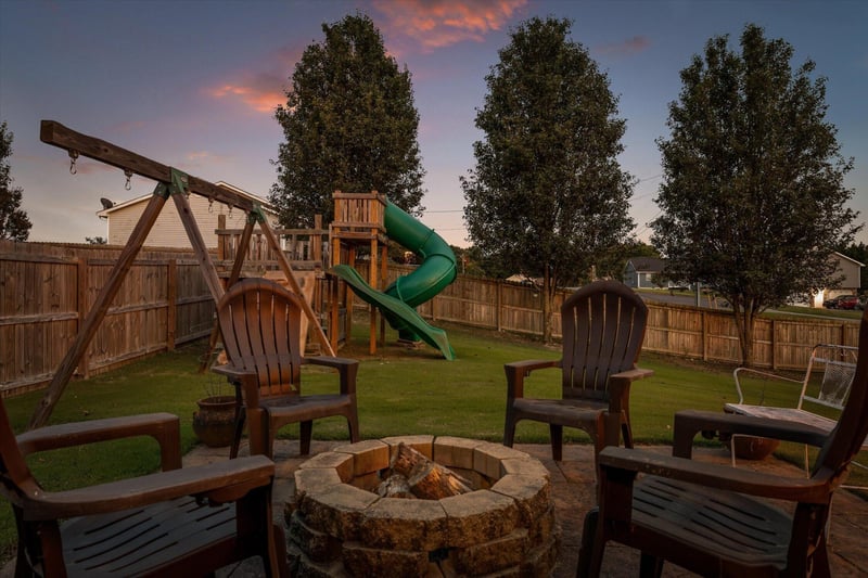 239 Kailors Cove Cir, Ringgold, GA 30736