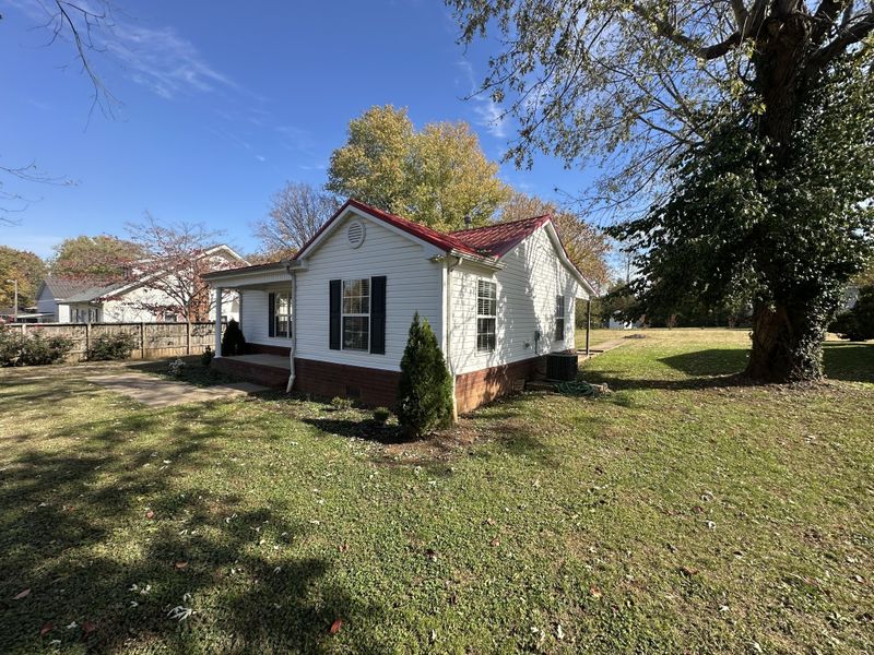 902 S Russell St, Portland, TN 37148