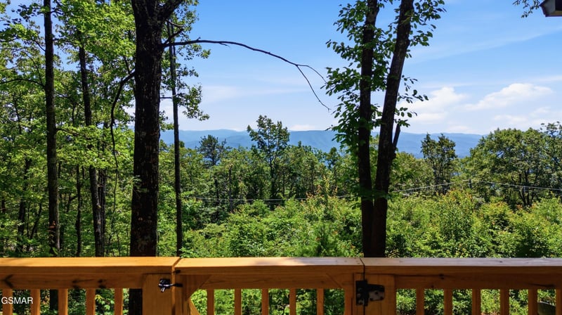 2749 E End Rd, Sevierville, TN 37876