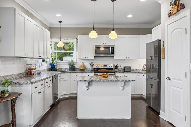 1002 Douglas Ct, Dickson, TN 37055