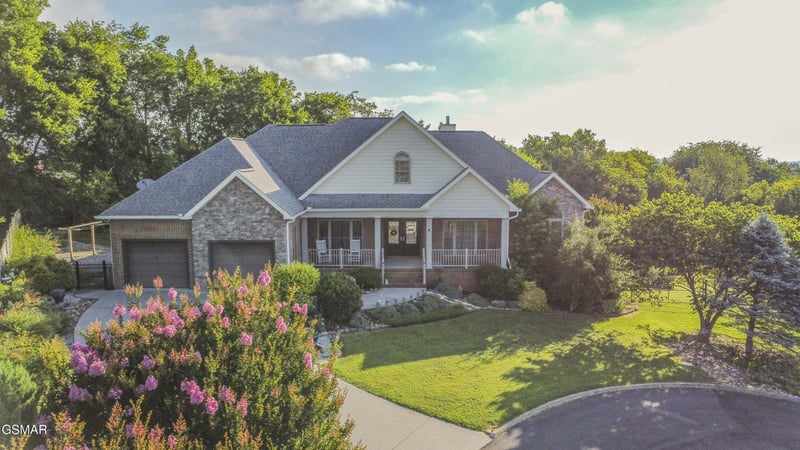 1435 Instrumental Ave, Sevierville, TN 37876