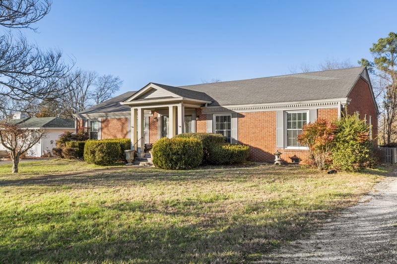 1102 Hiwassee Dr, Columbia, TN 38401