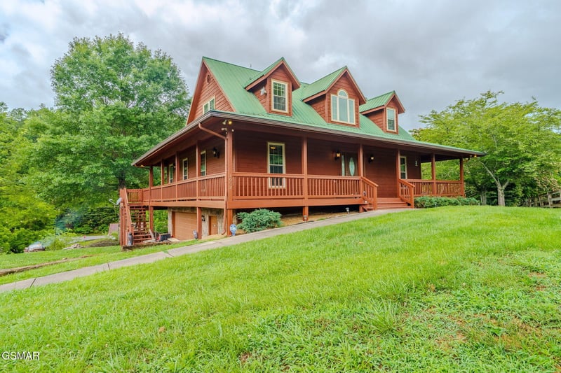 1602 Cove Crest Dr, Sevierville, TN 37862