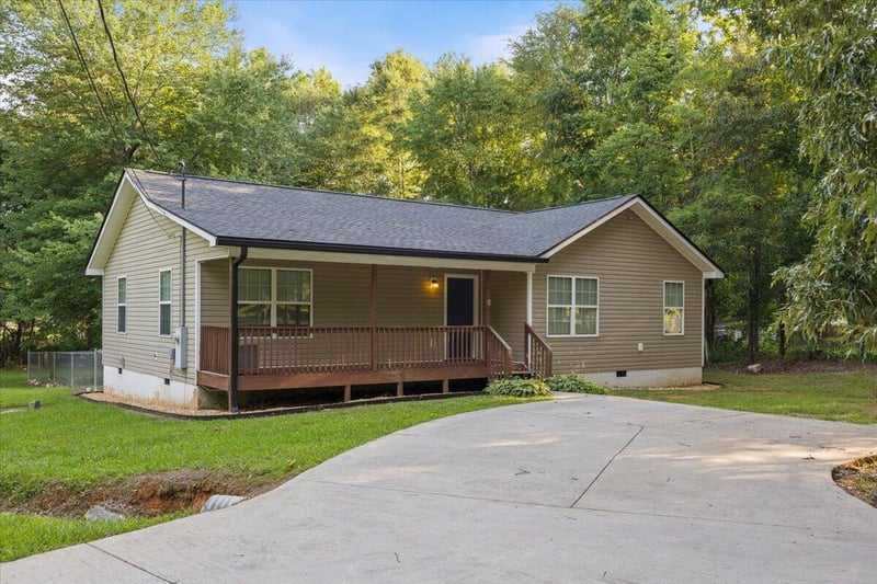 975 Sagamore Dr, Tunnel Hill, GA 30755