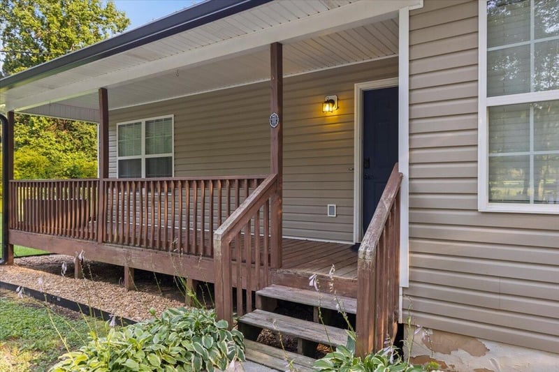 975 Sagamore Dr, Tunnel Hill, GA 30755