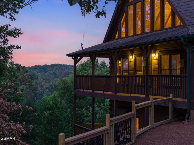 3719 Shadyview Ridge Rd, Sevierville, TN 37876