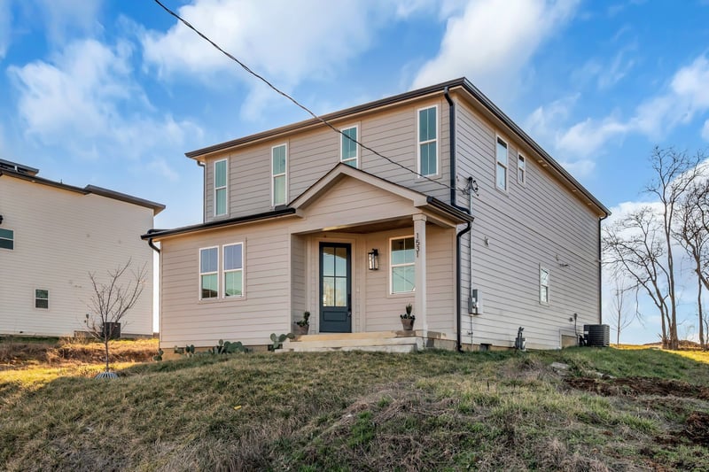 1531 E Stewarts Ln, Nashville, TN 37218