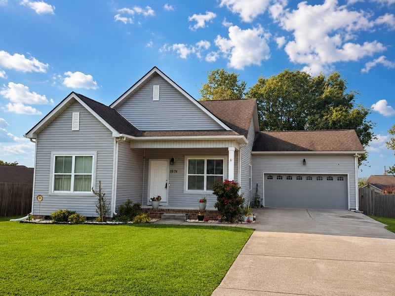 1974 Woodbury Ln, Columbia, TN 38401