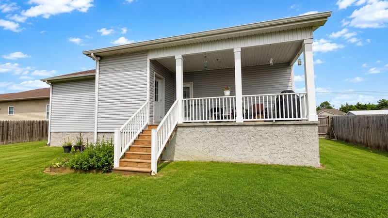1974 Woodbury Ln, Columbia, TN 38401