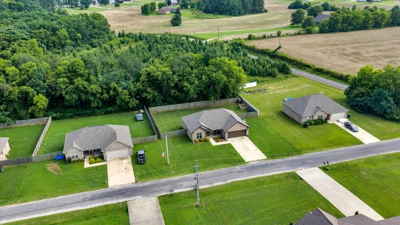 36 W Blue Heron Dr, Killen, AL 35645