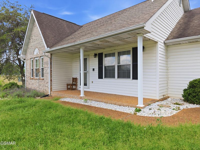 1305 Amber Ln, Sevierville, TN 37862