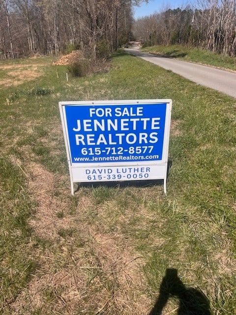 1021 Pumpkin Ave, Charlotte, TN 37036