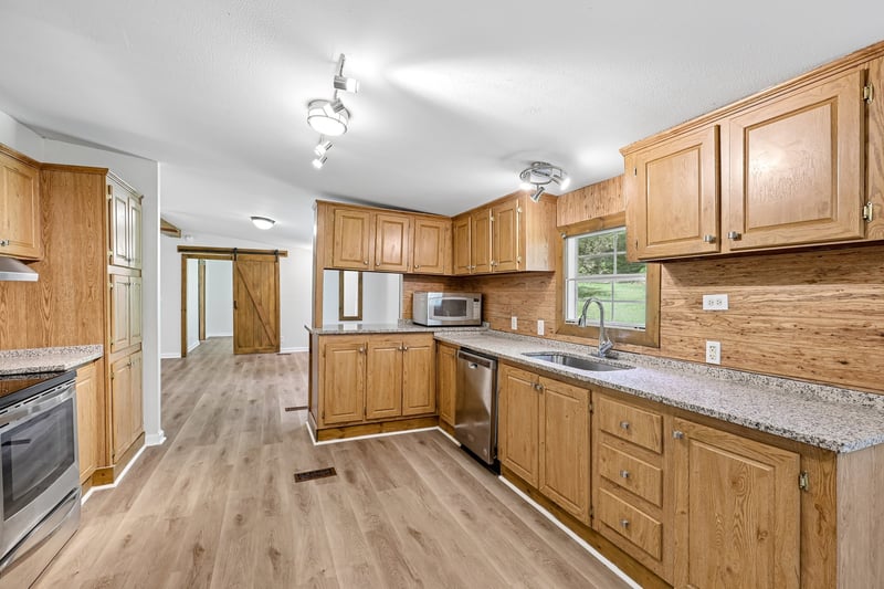530 N Fork Rd, Charlotte, TN 37036
