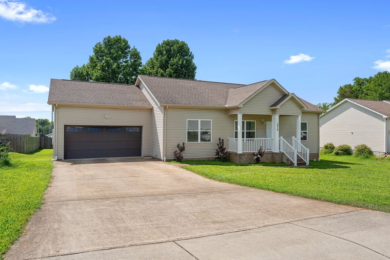1976 Normandy Dr, Columbia, TN 38401