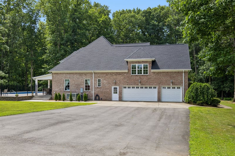 6948 Whispering Oaks Dr, Springfield, TN 37172