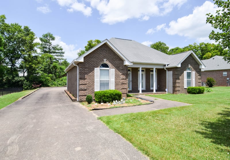 134 Stonehouse Dr, Gallatin, TN 37066