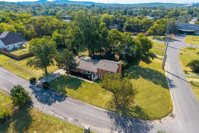 3300 Leondale Ter, Nashville, TN 37207